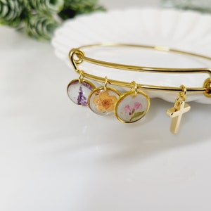 Personalized birth month flower bangle, Real dried handmade flower, birthday gift, bridesmaid proposal, family garden bracelet for mom
