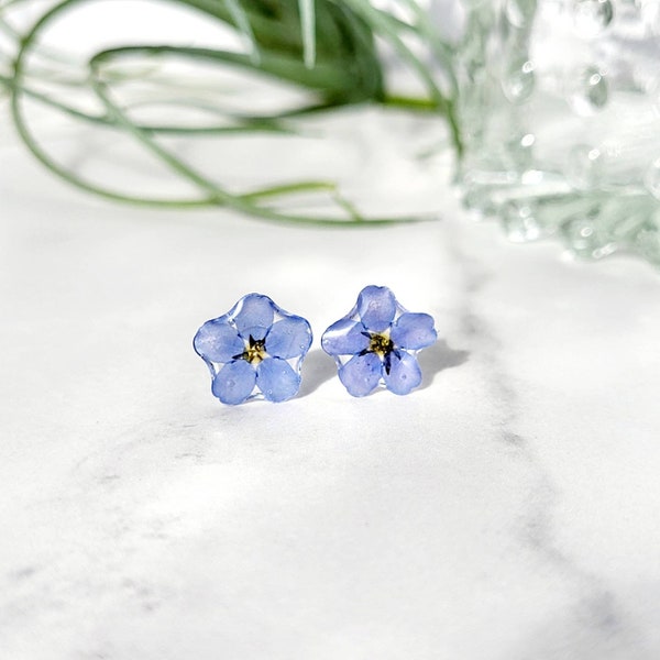 Forget-me-not tiny stud earring, free hand pour mini blue flower, real flower handmade, September birth flower mini stud earring