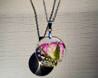 Rose and pearl terrarium necklace, real flower pendant, bridal/bridesmaid necklace, Mother's day gift, June birth flower, Necklace for mom