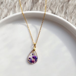 Purple floral tear drop necklace, wild flower terrarium necklace for nature lover, periwinkle purple necklace pendant, flower arrangement