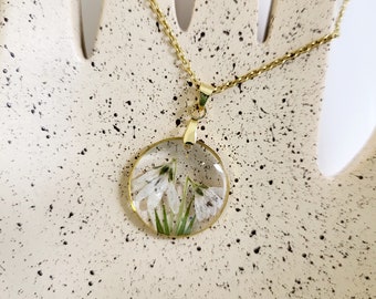 December birth flower necklace, Narcissus , Handmade Birth Month Real Flower Necklace, Personalized Handmade, Pressed Resin Pendant Jewelry