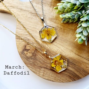 March birth flower necklace, Daffodil flower, Handmade Birth Month Real Flower Necklace, Personalized Pressed Resin Pendant Jewelry