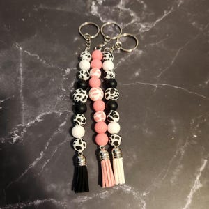 Porte-clés rose à imprimé vache : porte-clés pour accessoire de voiture