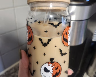 Jack Skellington Glastasse: Gruselige Fledermaus-Design, Halloween-Kaffeetasse