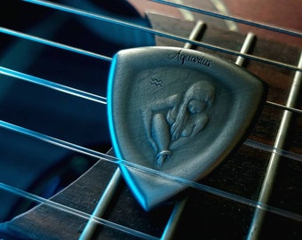 Aquarius guitar pick (silver-plated)