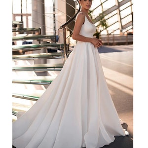 Customized Ball Gown Princess Wedding Dress, For Women Sleeveless Backless Boat Dress, Neck Satin White Dress, Robe De Soirée De Mariage