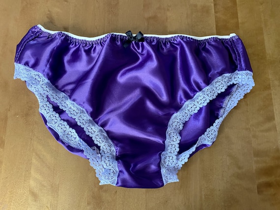 サテンパンティー 