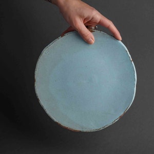 Assiettes plates en céramique, Assiettes rustiques, Assiettes rustiques en grès bleu, Vaisselle en poterie, Assiettes de service, Décoration de ferme, Céramique artisanale bohème