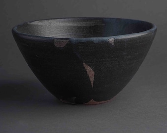 Bol de service artisanal en poterie noir mat, bol de service en céramique de ramen 500 ml, bol de fruits, bol de maïs soufflé, bol de céréales, cadeaux de pendaison de crémaillère
