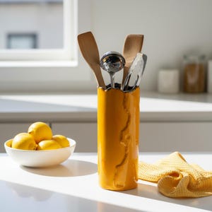 Keramisk bestickhållare, rustik köksorganisatör i keramik, keramiska dricksglas i stengods, minimalistisk bestickbehållare, unik köksinredning