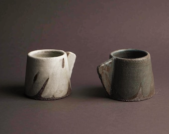 Ensemble de tasses en poterie faites main en céramique noire et blanche, Ensemble de 2 tasses à expresso, Petites tasses à expresso avec soucoupes, Ensemble de tasses à cappuccino rustiques