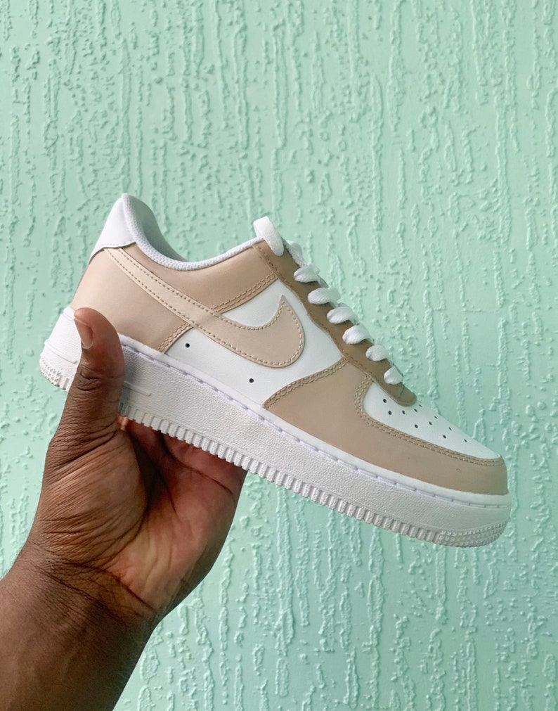dark brown on beige af1