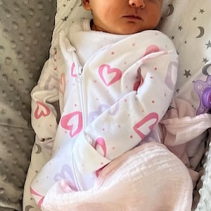 Pyjama rose pour bébé fille, pyjama bébé fille, tenue coeur pour bébé, nouveau cadeau bébé fille, cadeau rose pour bébé, nouvelle grenouillère bébé fille, nouveau cadeau pour bébé