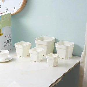 Square Extra thick Plastic Nursery Pot Black or White