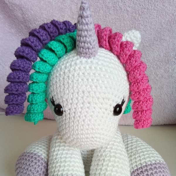 Peluche licorne au crochet