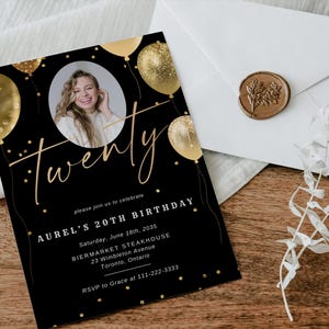 Könnte beinhalten: Schwarze und goldene Geburtstagseinladung mit goldenem Konfetti und Ballons. Die Einladung zeigt ein Foto einer Person und den Text "Twenty", "Aurel's 20th Birthday", "Saturday, June 18th, 2035", "Biermarket Steakhouse", "23 Wimbleton Avenue", "Toronto, Ontario" und "RSVP to Grace at 111-222-3333".