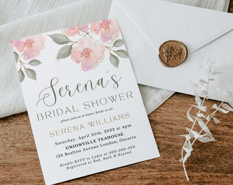Puede incluir: Una invitación blanca con ilustraciones florales rosas para una despedida de soltera. La invitación dice "Serena's Bridal Shower" e incluye el nombre de la novia, la fecha, la hora y el lugar del evento. También incluye información de RSVP y detalles de registro.