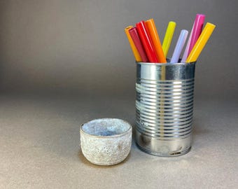 Colección Micro: Pequeño porta anillos de cerámica blanca texturizada