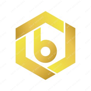 Könnte beinhalten: Ein goldfarbenes sechseckiges Logo mit dem Buchstaben "b" darin. Der Buchstabe ist mit einem Kreis in der Mitte stilisiert.