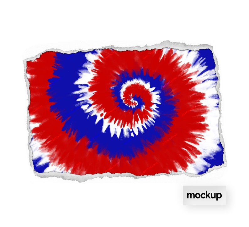 Pu&ograve; includere: Un motivo tie-dye rosso, bianco e blu con un design a spirale. Il motivo &egrave; strappato ai bordi, conferendogli un aspetto usurato. La parola "mockup" &egrave; scritta in bianco su un rettangolo nero nell'angolo in basso a destra dell'immagine.