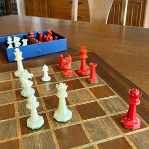 Rare, Vintage, 1940s Drueke No. 24 &quot;American Design&#39;, Chessmen in Red and White