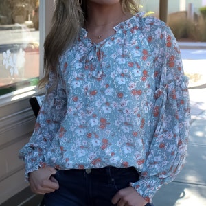 Autumn spring polyester women square neck decorative button floral printed long sleeve blouses sale