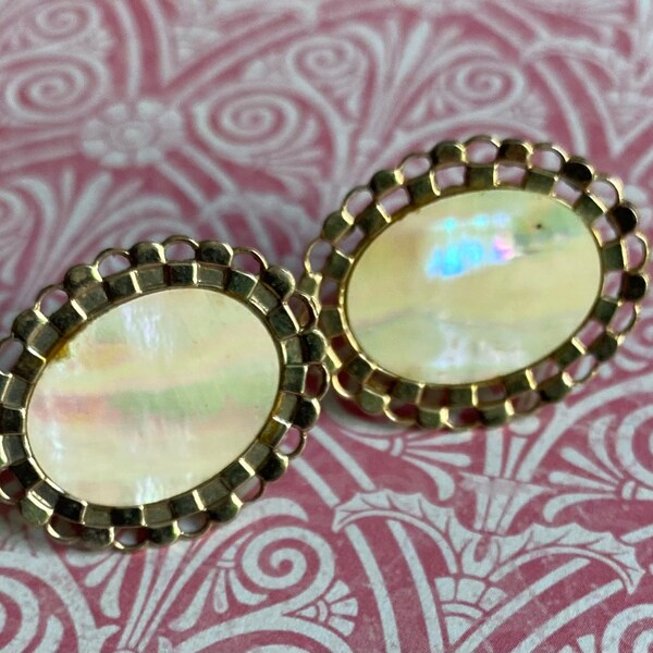 Vintage MOTHER of PEARL Oval Clip Screw back Earrings Metal Link Frame Design Lovely &  Estate Jewelry, Gift for Her, , Bride, Wedding Day