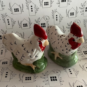 Vintage Ceramic Chicken Salt & Pepper Shakers: Hand-Painted Farmhouse Kitchen Decor