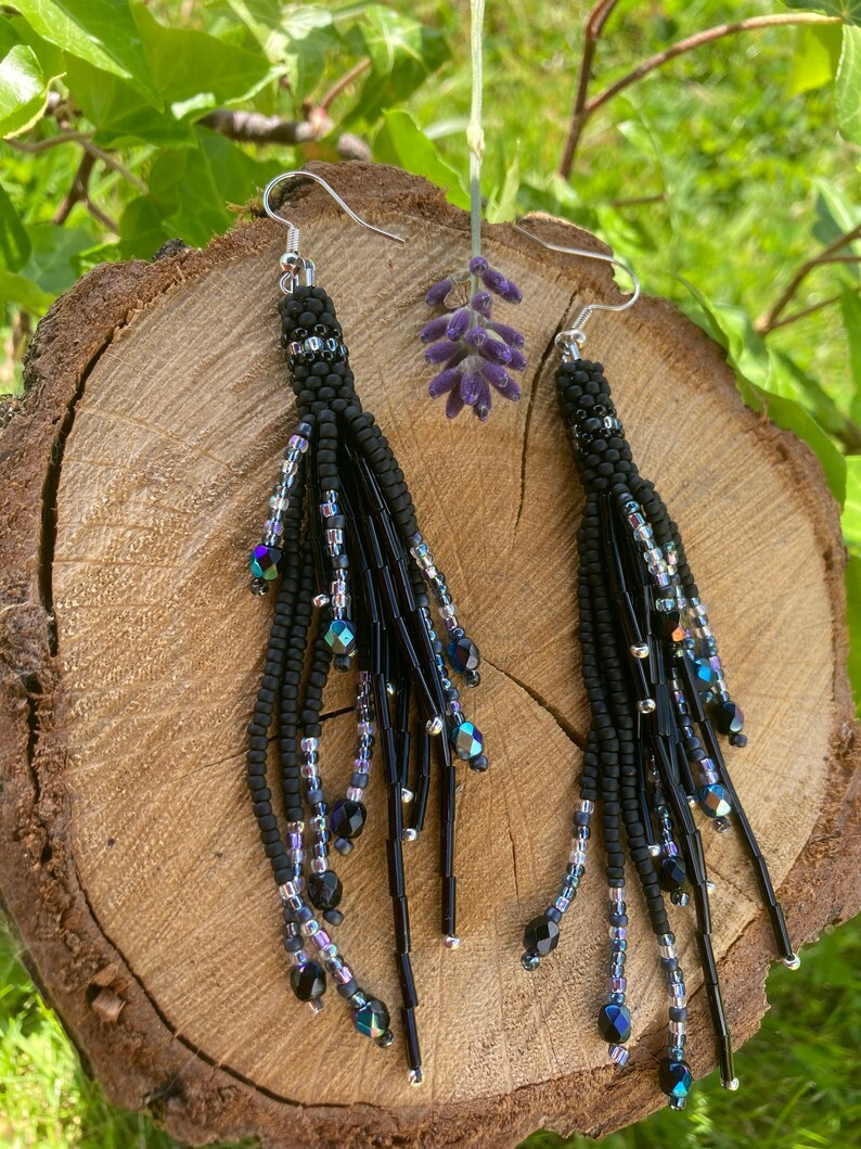 Schwarze und silberne Quasten Glasperlen Ohrringe schillernde - Etsy