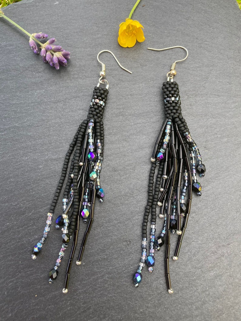 Schwarze und silberne Quasten Glasperlen Ohrringe schillernde - Etsy