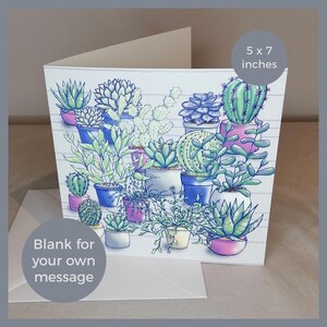 Carte de voeux cactus et plantes d'intérieur succulentes en pot, parfaite pour l'anniversaire d'un amoureux des plantes, vierge à l'intérieur pour votre propre message
