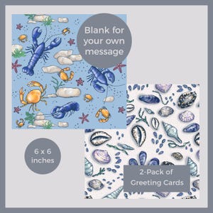 Paquete de 2 tarjetas de felicitación junto al mar, un diseño con langostas y cangrejos y el otro con varias conchas marinas para los amantes de la playa en tu vida.