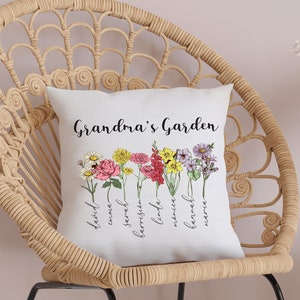 Oma Muttertagsgeschenk Personalisiertes Kissen, Oma Garten Geburtsmonat Blumen Benutzerdefiniertes Lendenkissen, Enkel Namenskissen, Nana Geburtstag Bild 1