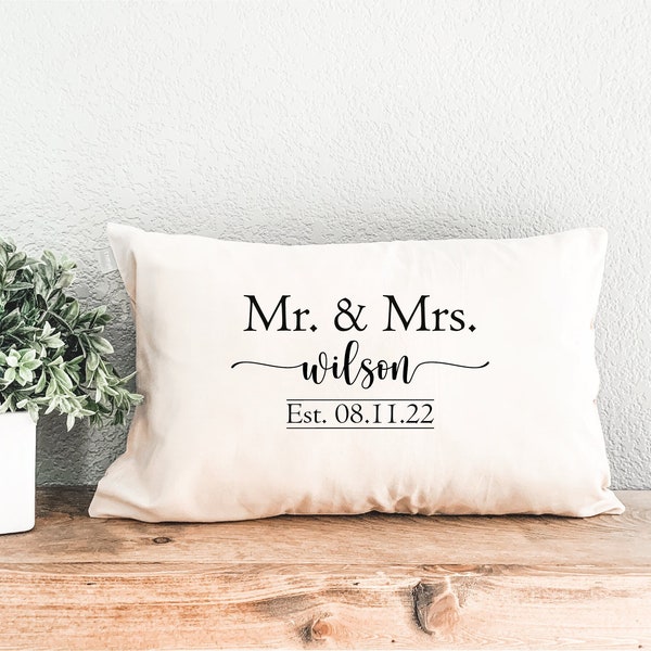Mr Mrs Pillow, Wedding Favor, Wedding Gift, Personalized Pillow, Custom Couple Pillow, Gift for Couple, Wedding Decor, Personalized Gift
