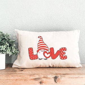Almohada de gnomo de San Valentín, idea de regalo para San Valentín, regalo divertido para pareja, almohada de corazón de gnomo de amor, regalo de novio, regalos para pareja, almohada