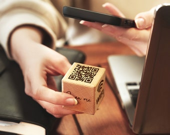 Cubes d'enseigne en bois Qr Code Wifi Socail Media, Logo d'entreprise personnalisé, Décoration de table de bureau, Enseigne de réception, Enseigne de table de café, Décoration d'enseigne de paiement