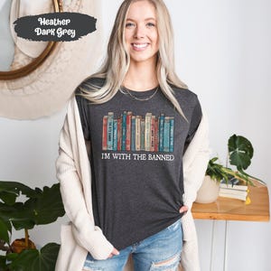 Verbotene Bücher Shirt, ich bin mit dem verbotenen, verbotene Bücher-T-Shirt, Lese-T-Shirt, Bibliothekar-T-Shirts, Bücherwurm-T-Shirts, lesen verbotene Bücher, Bibliothek-T-Shirts