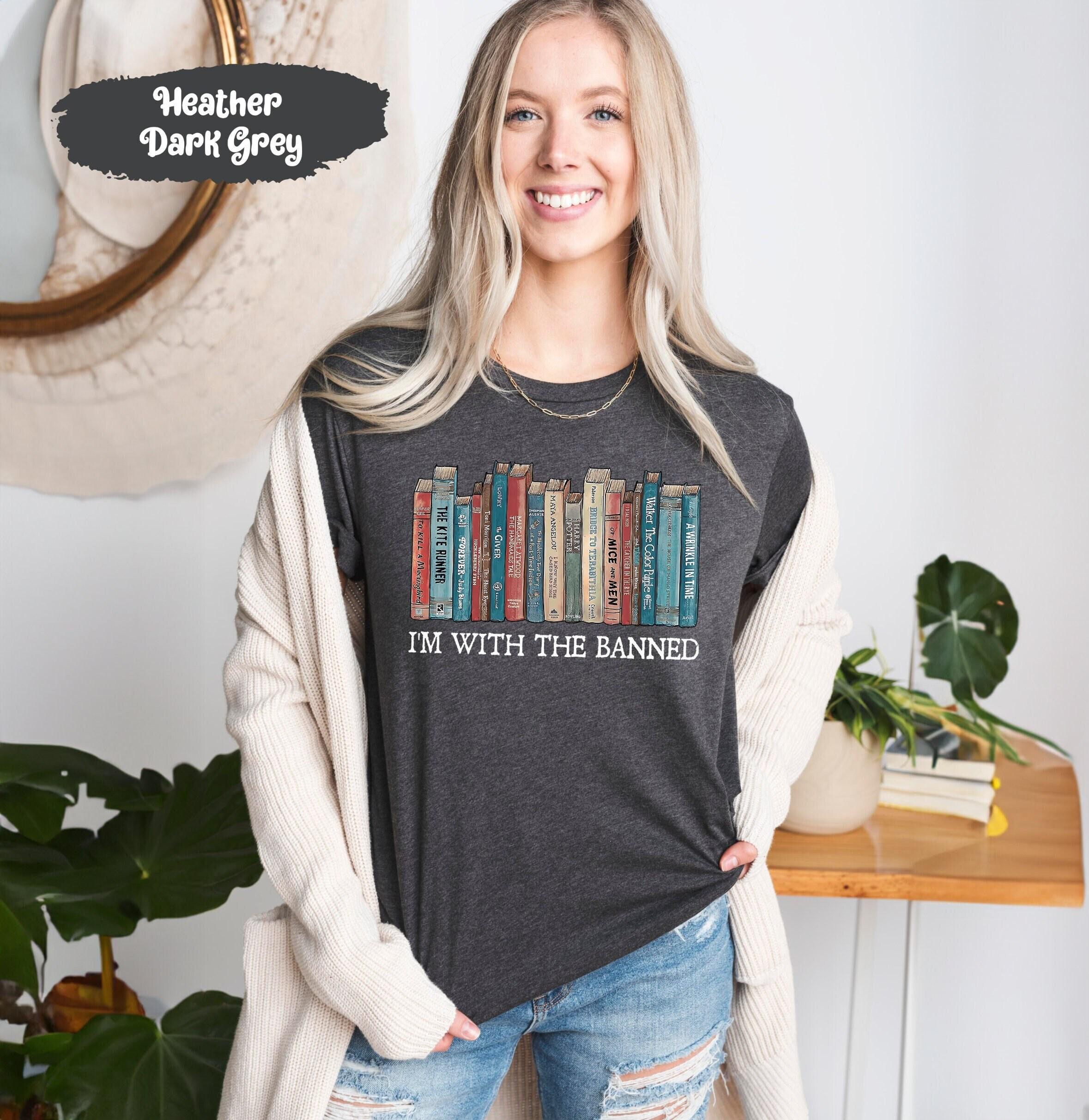 Verbotene Bücher Shirt, ich bin mit dem verbotenen, verbotene Bücher-T-Shirt, Lese-T-Shirt, Bibliothekar-T-Shirts, Bücherwurm-T-Shirts, lesen verbotene Bücher, Bibliothek-T-Shirts