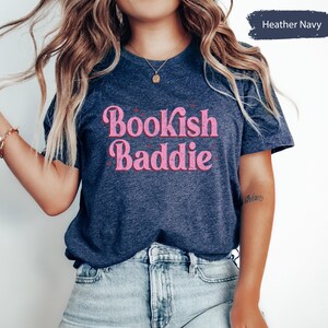 Bookish Baddies Shirt, Bookish TShirt, Buch Liebhaber Shirt, Buch Club Shirt, Buch Club Geschenke, Buch Liebhaber Geschenk, Bücherwurm Shirt, Buch T-Shirt Bild 2