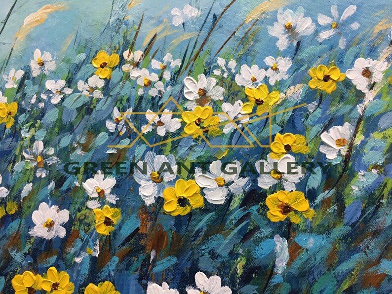 K&ouml;nnte beinhalten: Ein Gem&auml;lde, das ein Feld mit wei&szlig;en und gelben Blumen zeigt. Die Blumen sind in einem lockeren, impressionistischen Stil gemalt, mit sichtbaren Pinselstrichen. Der Hintergrund ist ein sanftes Blau.