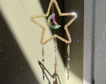 Atrapasueños. Atrapasueños de cristal. Atrapasueños Luna Celestial. Decoración del hogar. Adornos de pared. Regalos para ella. Ideas para regalos. Creador de arcoíris. Estrella.
