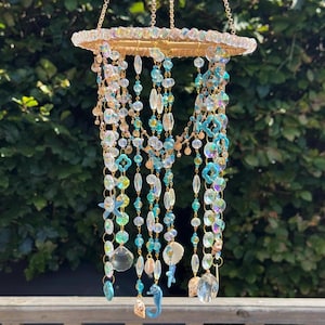 Atrapasol de cristal costero. Atrapasol de cristal. Madera flotante. Regalos para ella. Ideas de regalo. Creador de arcoíris. Decoración caprichosa. Prisma de luz. Playa.