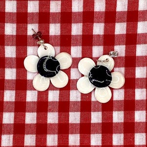 Pendentifs fleur noir et blanc