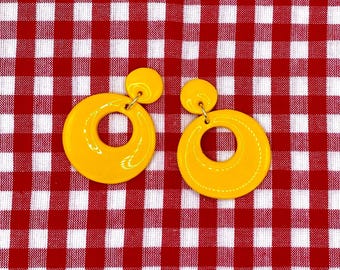Aros amarillos de los años 60
