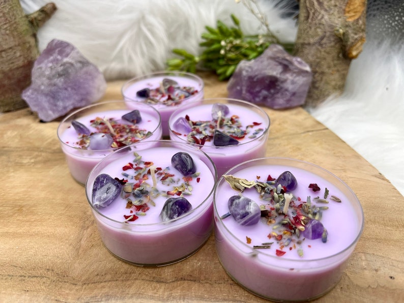 Ritualkerze Entspannung Maxi Teelicht Amethyst mit Rapswachs und Lavendel Bild 3