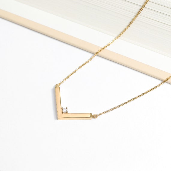 V字型ペンダントネックレス 刻印可能なV字型ペンダントネックレス、CZアクセント付き - Etsy 日本