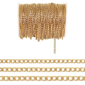 K&ouml;nnte beinhalten: Eine Spule mit goldfarbener Kette, an der ein St&uuml;ck der Kette herunterh&auml;ngt. Die Kette ist im Curb-Stil mit flachen Gliedern.