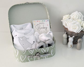BABY GIFT HAMPER 0-6M.  Unisex Grey and White Baby Gift. Neutral Baby Gift with 5 piece layette clothing set, comforter booties