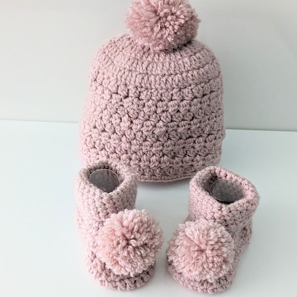 Dusky pink baby hat and booties set 3-6M.  Crochet pom-pom baby hat with matching booties baby gift. New baby girl gift