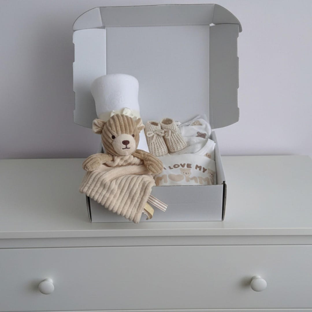 Neutral Teddy Bear Baby Gift Set: 'I Love Mommy' Cotton Layette - Etsy UK